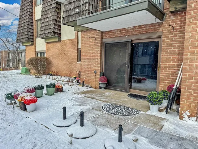 $129,900 | 314 Forest Green Drive, Coraopolis, PA 15108