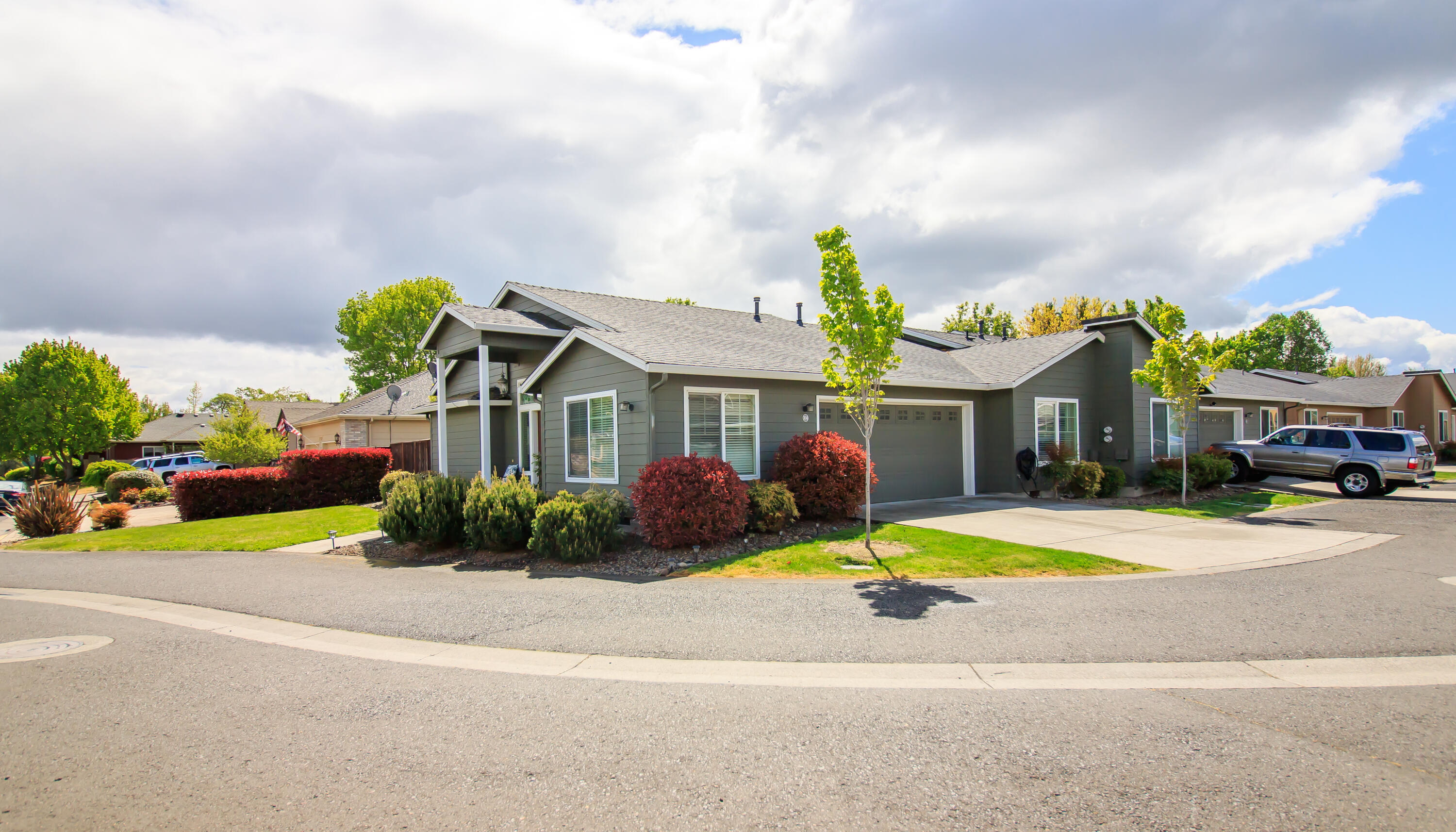 304 Live Oak Loop Central Point, OR 97502 - Photo 21 of 21 side1