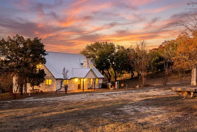 $799,900 | 230 Cade Loop, Ingram, TX 78025