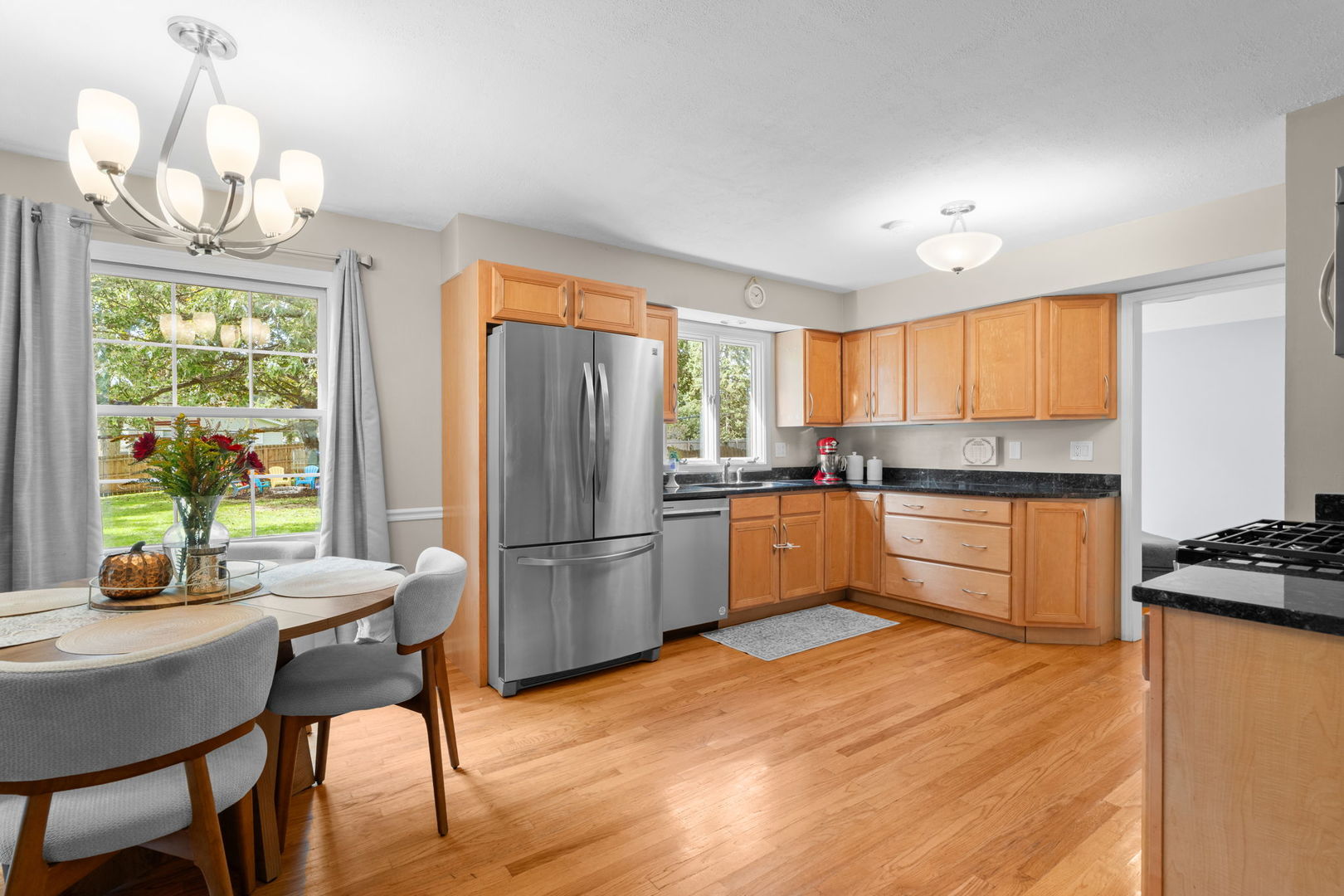 6121 Sands Road Crystal Lake, IL 60014 - Photo 7 of 28 Gallery Image 7