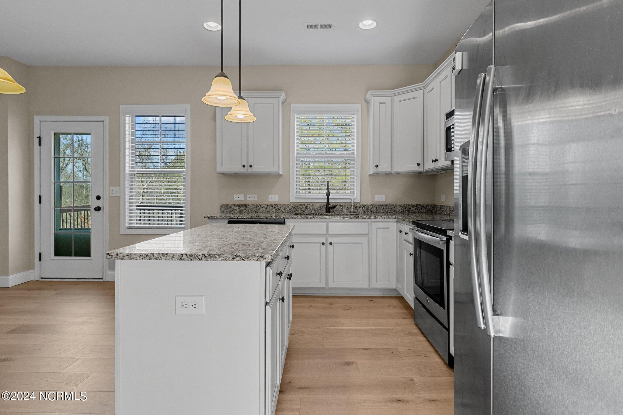 204 Sandy Springs Road Aberdeen, NC 28315 - Photo 13 of 33 17-web-or-mls-IMG_5515