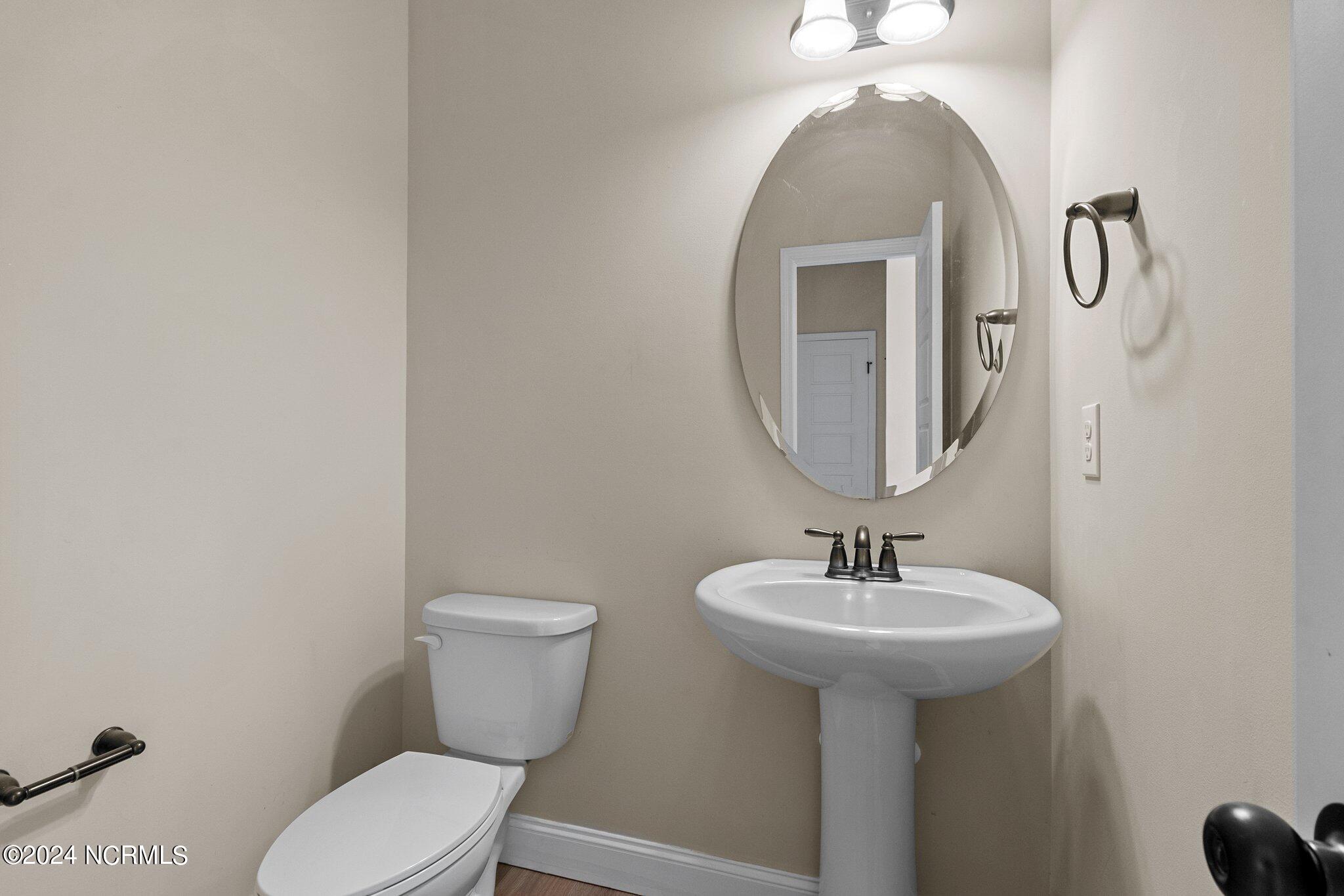 204 Sandy Springs Road Aberdeen, NC 28315 - Photo 10 of 33 14-web-or-mls-IMG_5506