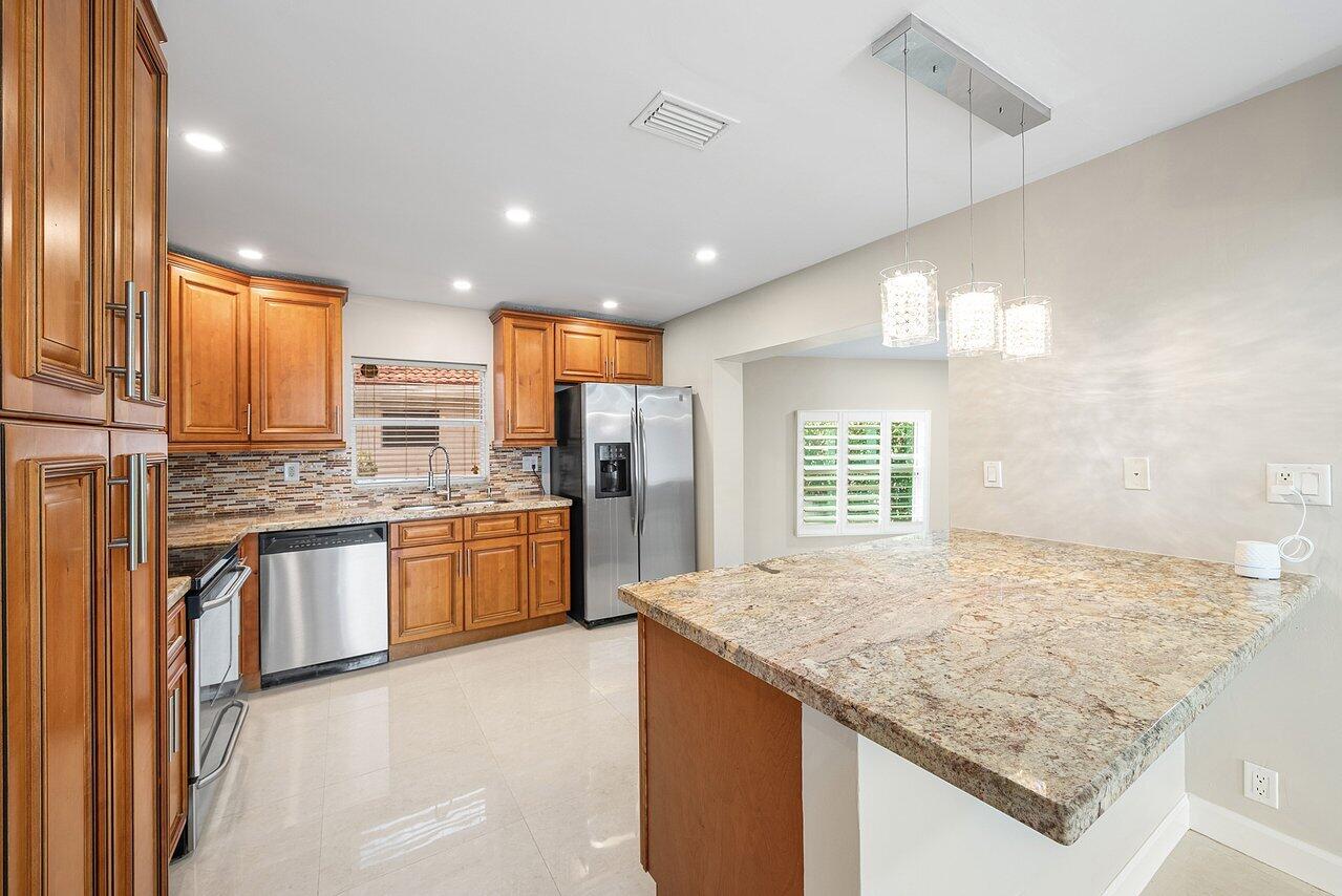 19635 Back 9 Drive Boca Raton, FL 33498 - Photo 7 of 37 008-19635Back9Drive-BocaRaton-FL-33498-S