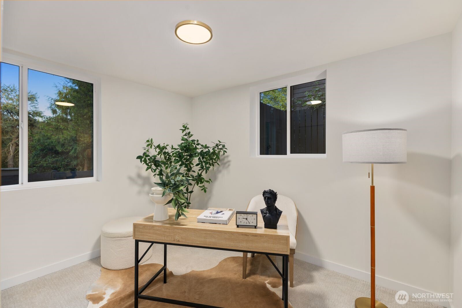 8216 Interlake Avenue North Seattle, WA 98103 - Photo 19 of 36 a table and chairs in a room