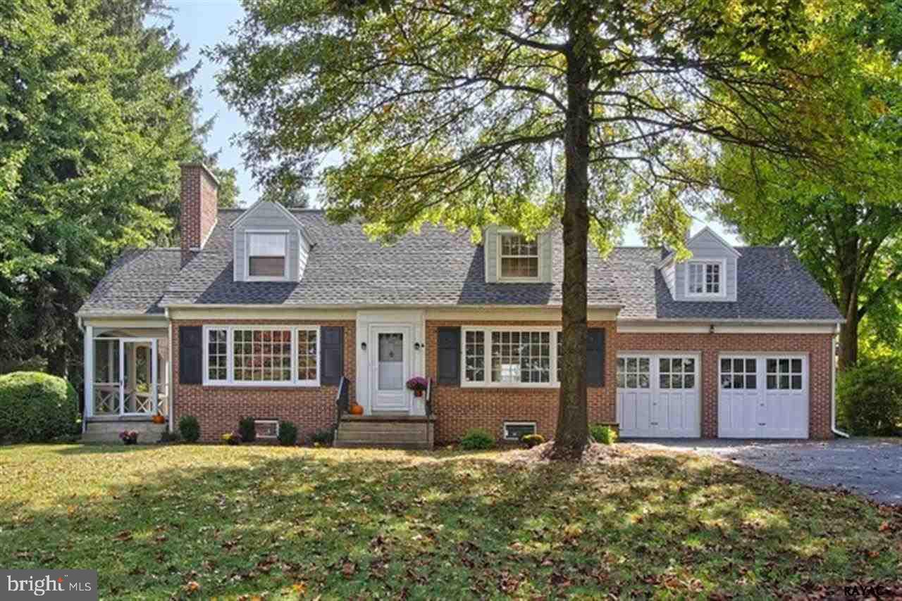 972 Country Club Road York, PA 17403 - Photo 1 of 27 Gallery Image 1
