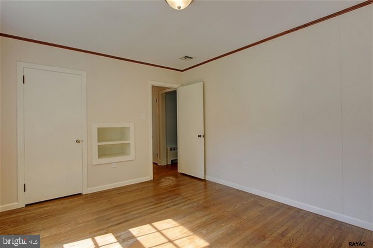 972 Country Club Road York, PA 17403 - Photo 11 of 27 Gallery Image 11