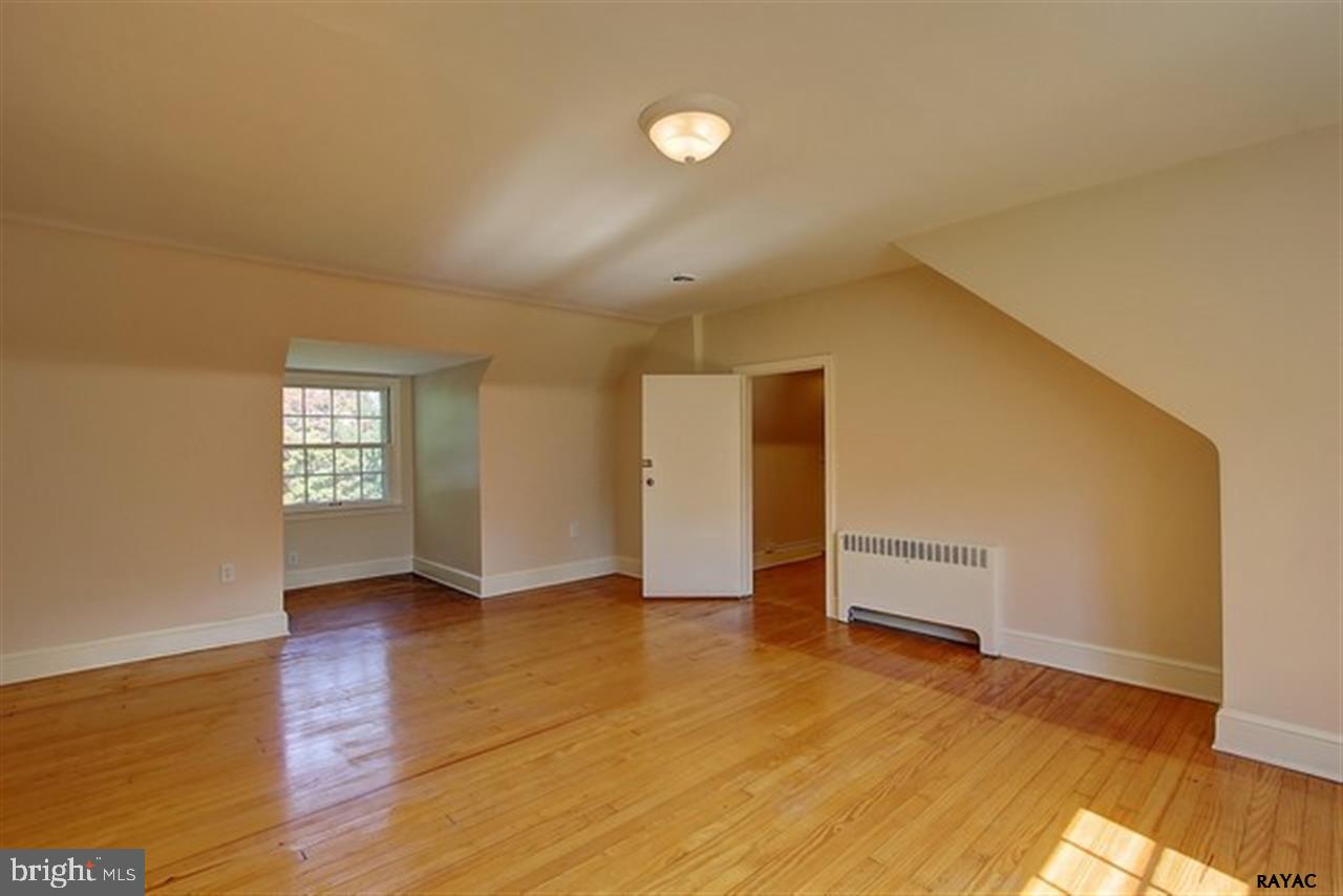 972 Country Club Road York, PA 17403 - Photo 15 of 27 Gallery Image 15