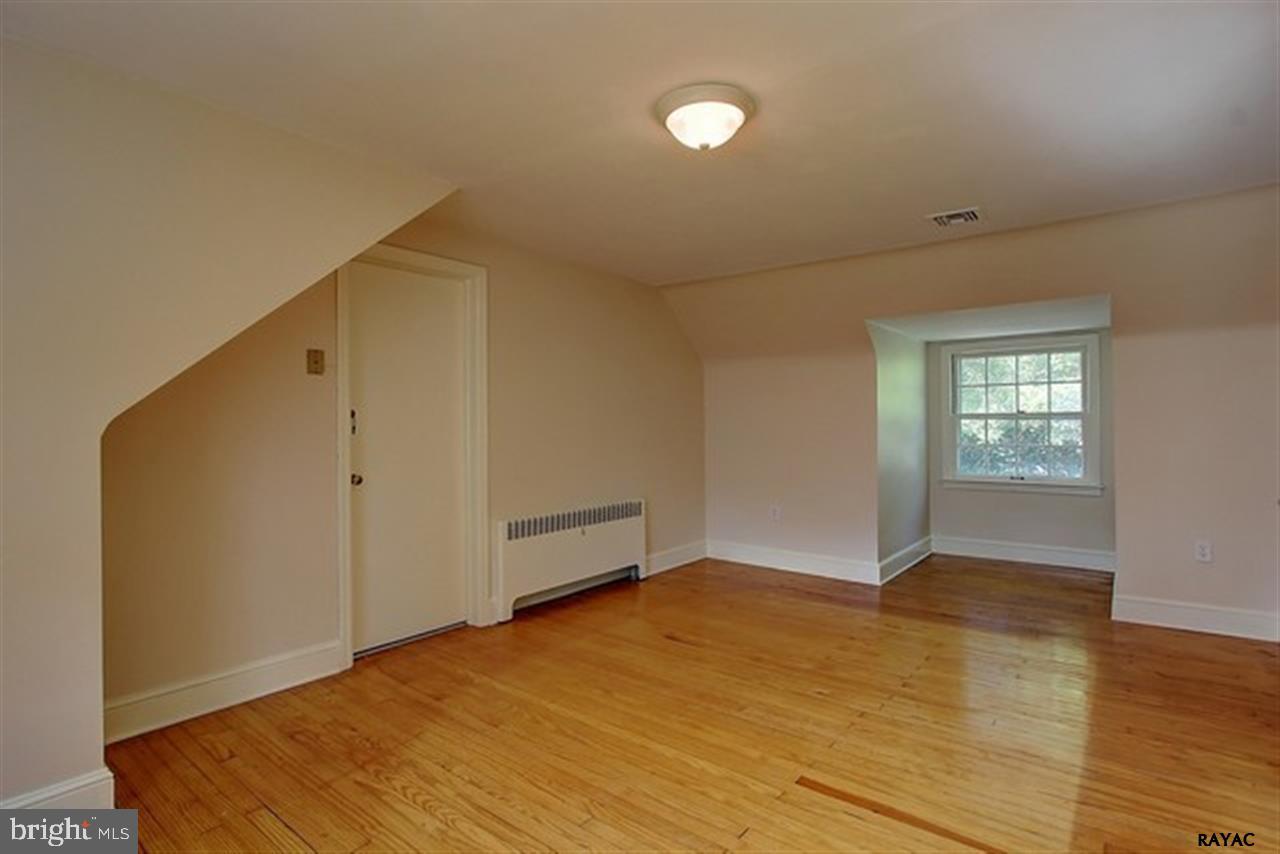 972 Country Club Road York, PA 17403 - Photo 18 of 27 Gallery Image 18