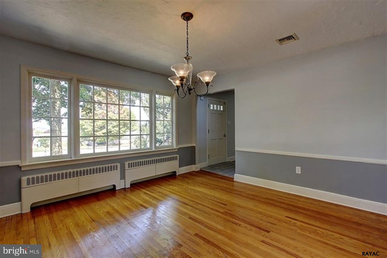 972 Country Club Road York, PA 17403 - Photo 6 of 27 Gallery Image 6