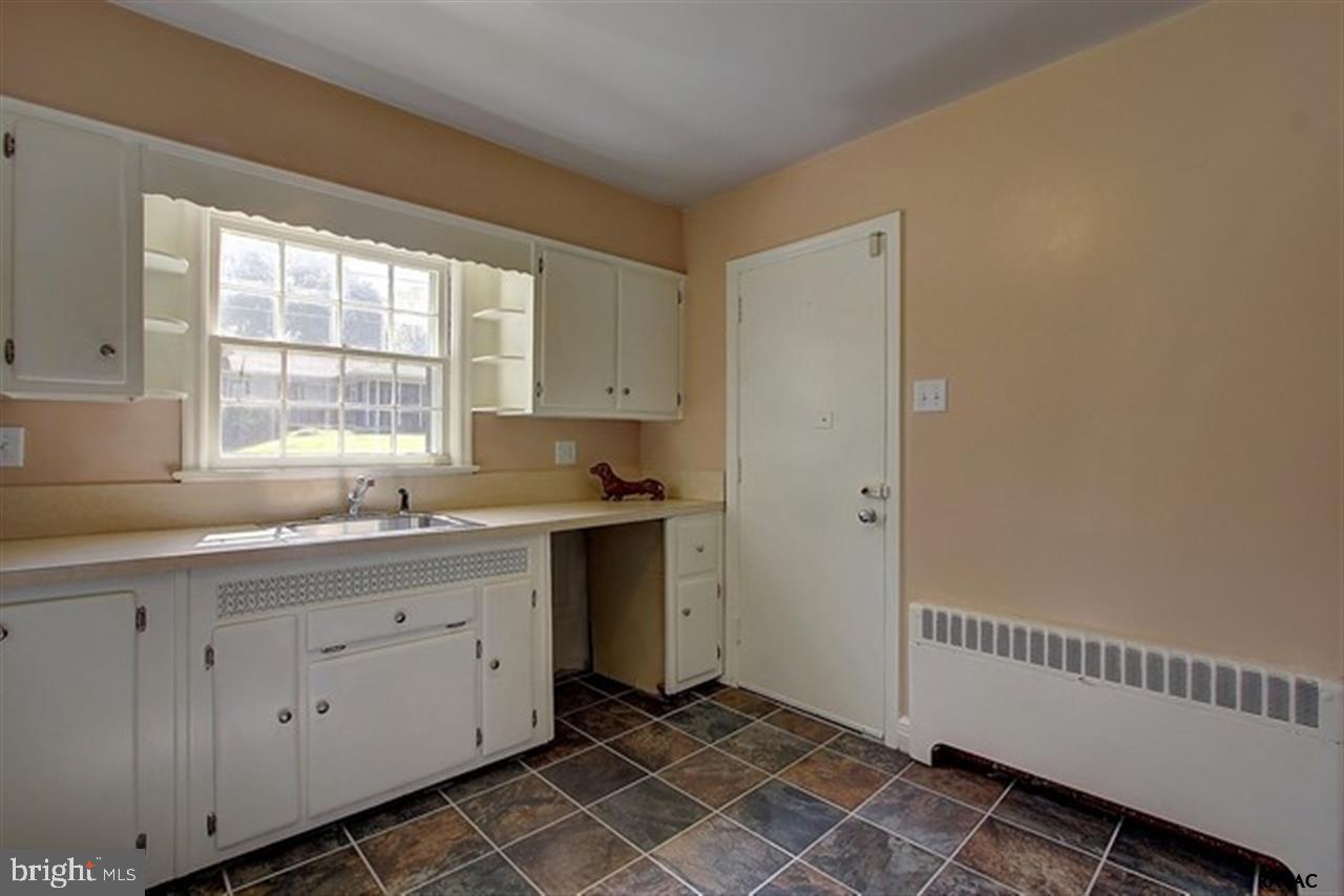 972 Country Club Road York, PA 17403 - Photo 7 of 27 Gallery Image 7