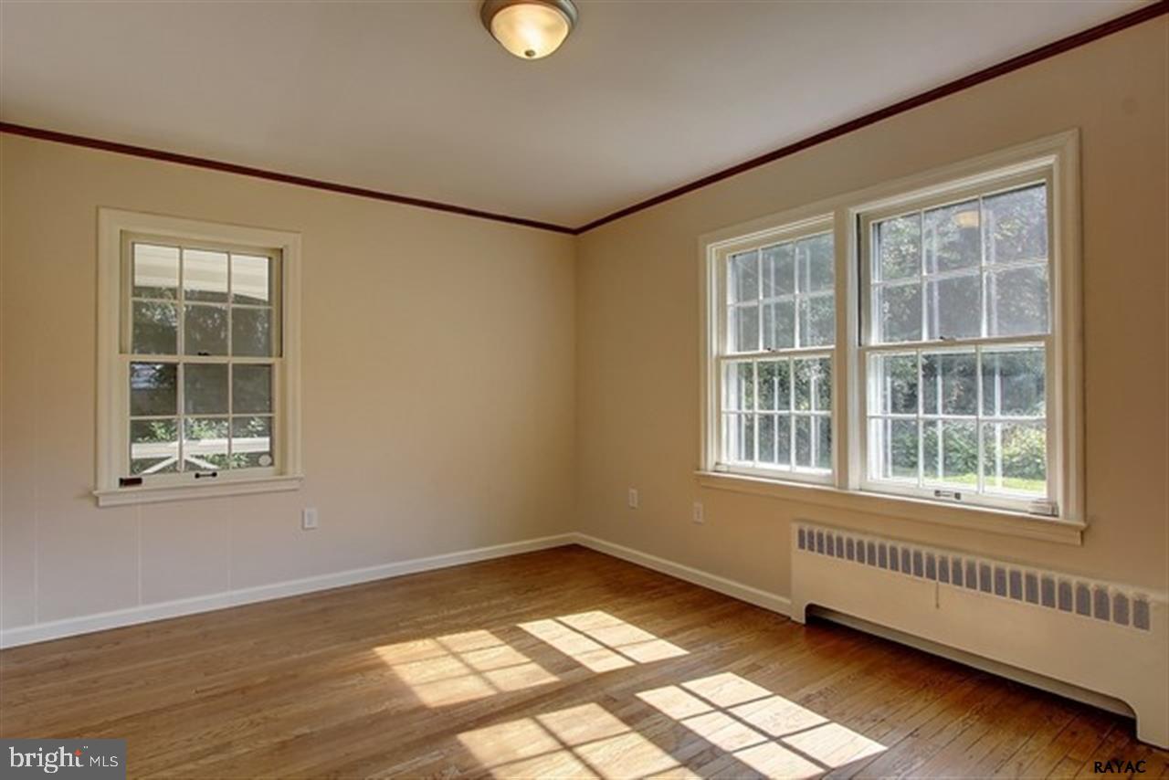 972 Country Club Road York, PA 17403 - Photo 10 of 27 Gallery Image 10