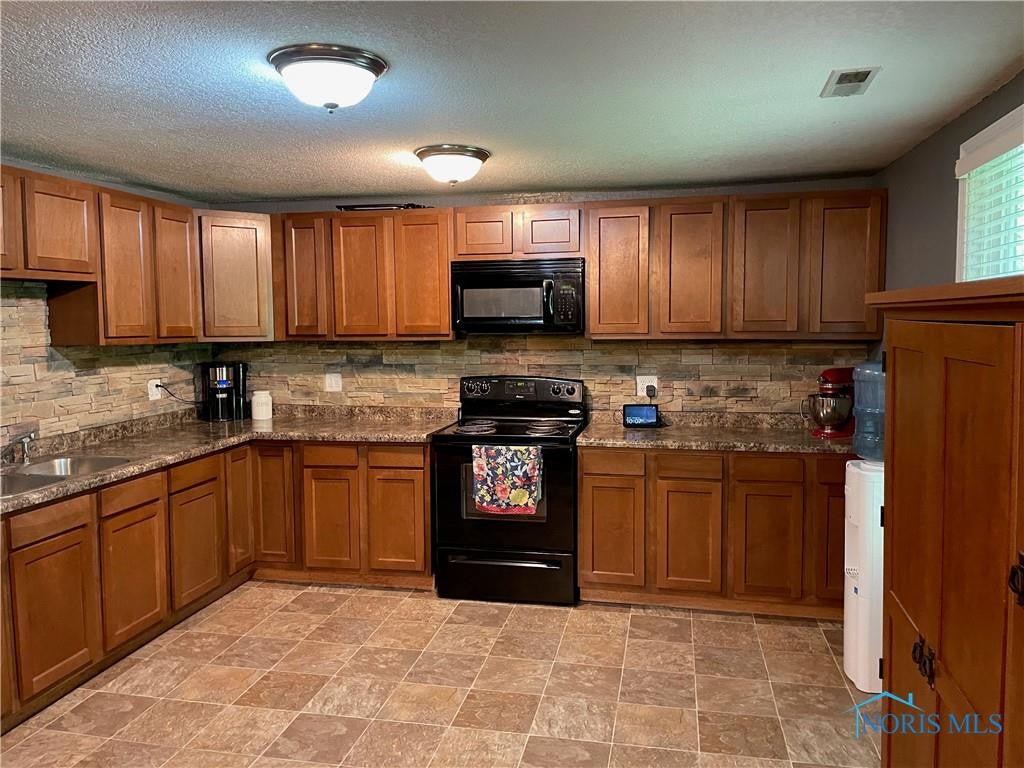 13563 Harding Road Defiance, OH 43512 - Photo 4 of 29 Gallery Image 4