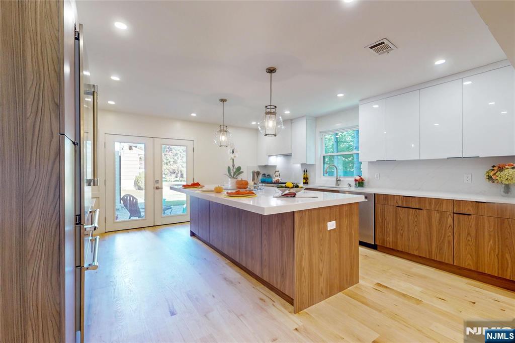 16 Columbine Road Paramus, NJ 07652 - Photo 11 of 44