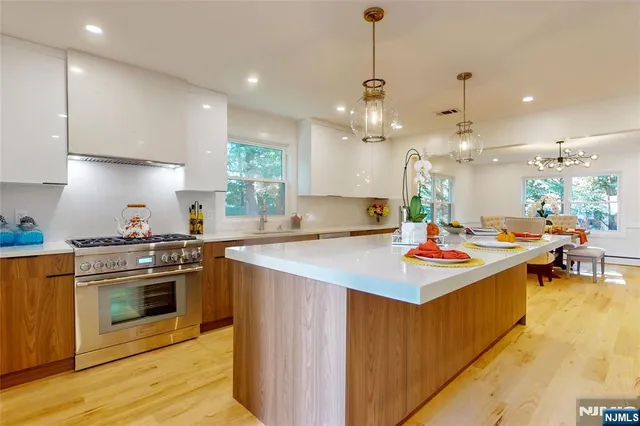 $1,599,999 | 16 Columbine Road, Paramus, NJ 07652