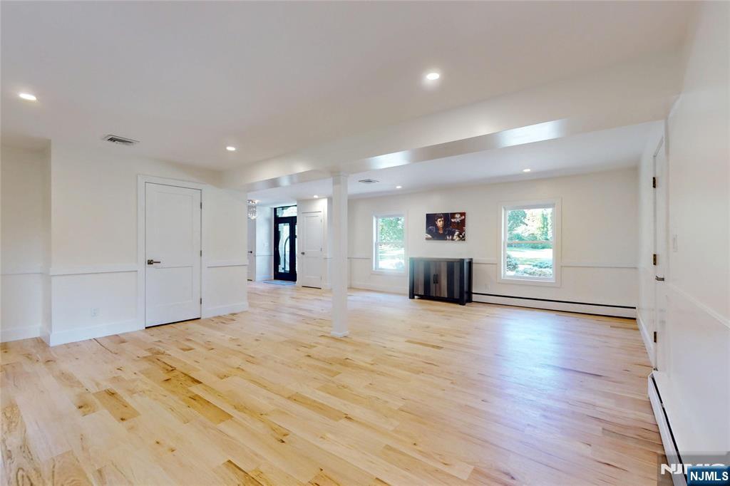 16 Columbine Road Paramus, NJ 07652 - Photo 14 of 44