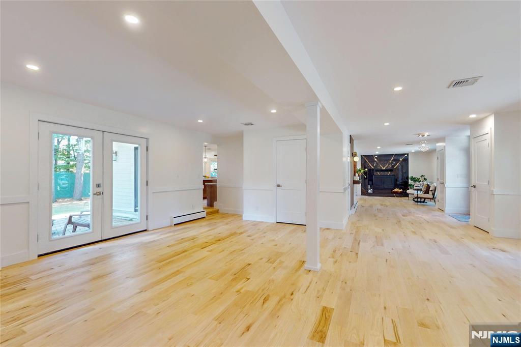 16 Columbine Road Paramus, NJ 07652 - Photo 15 of 44