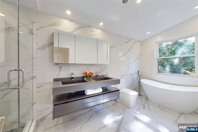 $1,599,999 | 16 Columbine Road, Paramus, NJ 07652