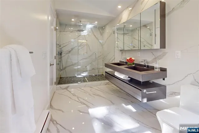 $1,599,999 | 16 Columbine Road, Paramus, NJ 07652