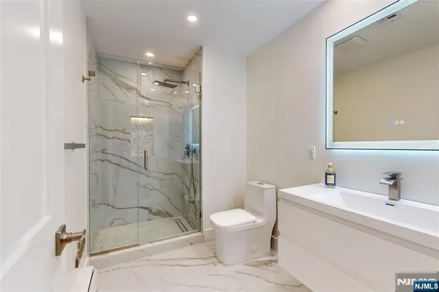 $1,599,999 | 16 Columbine Road, Paramus, NJ 07652