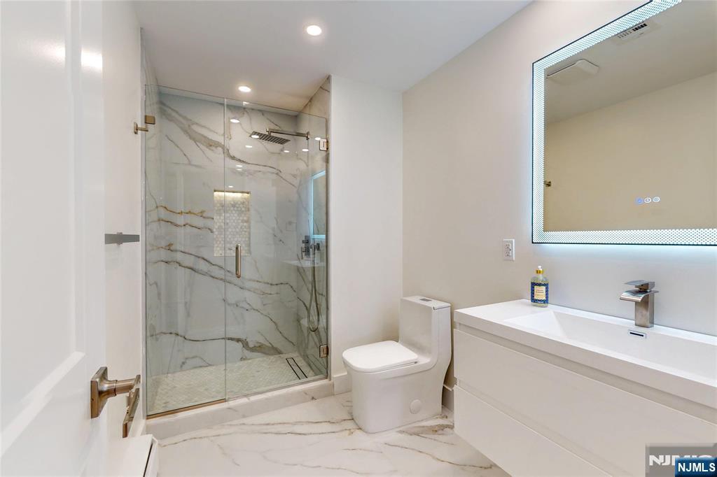 16 Columbine Road Paramus, NJ 07652 - Photo 26 of 44