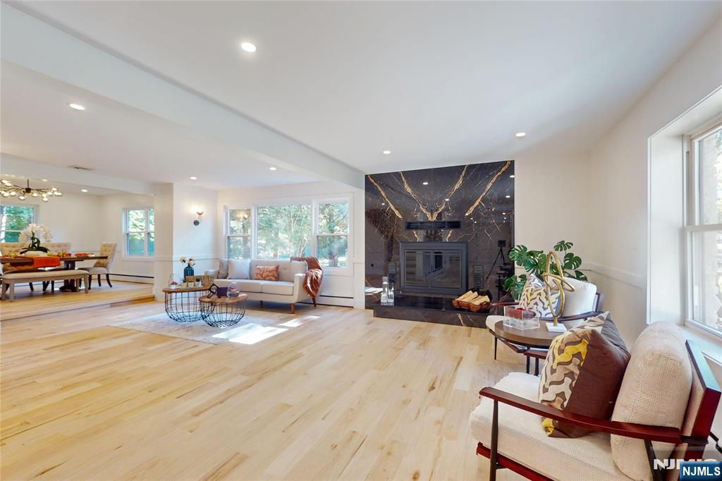 16 Columbine Road Paramus, NJ 07652 - Photo 3 of 44