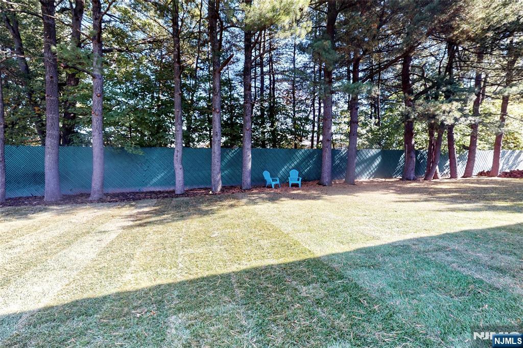 16 Columbine Road Paramus, NJ 07652 - Photo 33 of 44