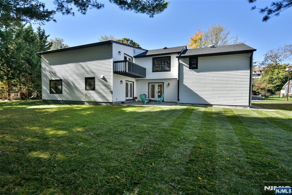 16 Columbine Road Paramus, NJ 07652 - Photo 37 of 44