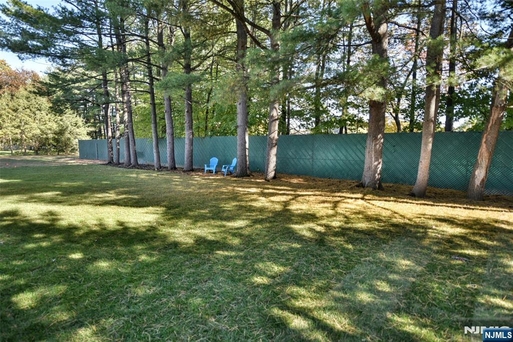 16 Columbine Road Paramus, NJ 07652 - Photo 39 of 44