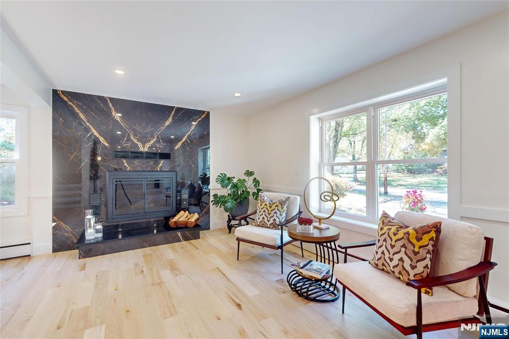 16 Columbine Road Paramus, NJ 07652 - Photo 4 of 44