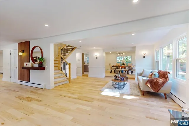 $1,599,999 | 16 Columbine Road, Paramus, NJ 07652