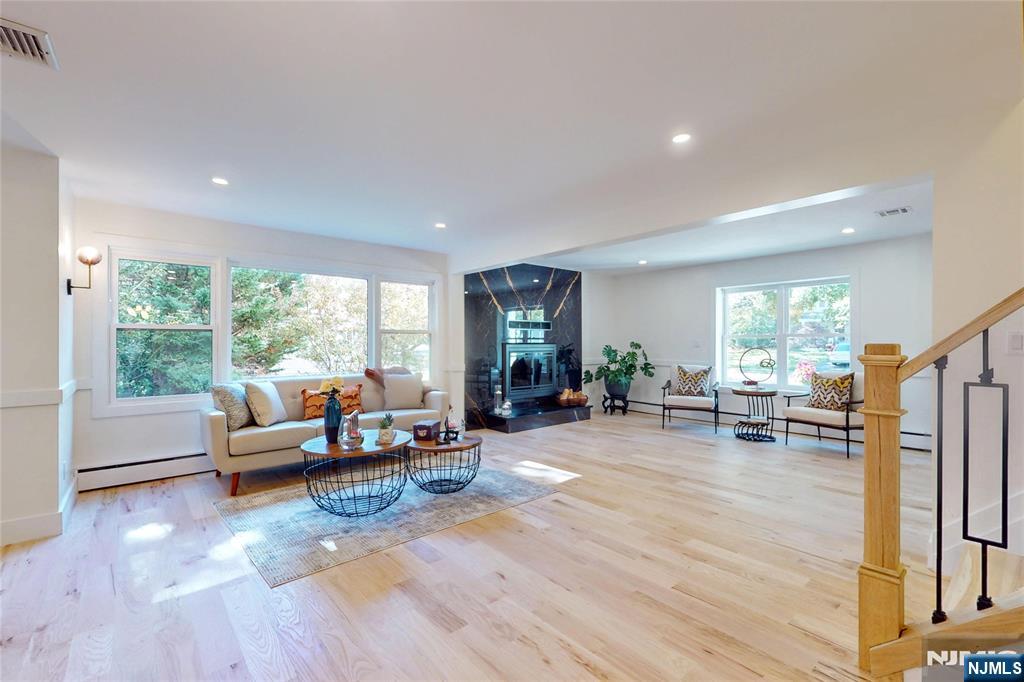 16 Columbine Road Paramus, NJ 07652 - Photo 7 of 44