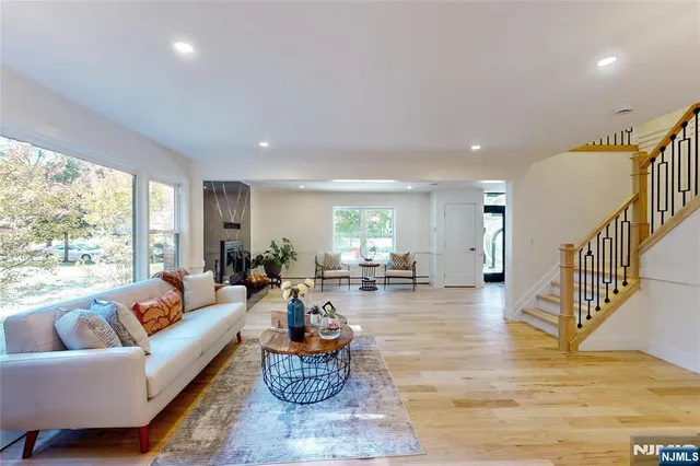 $1,599,999 | 16 Columbine Road, Paramus, NJ 07652