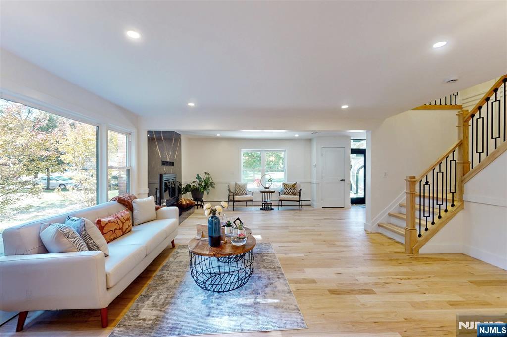 16 Columbine Road Paramus, NJ 07652 - Photo 8 of 44