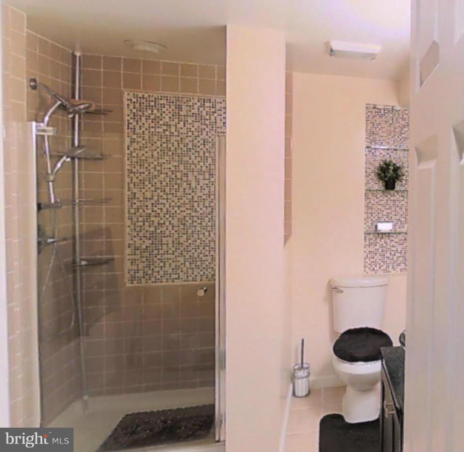 1405 Riggs Avenue Baltimore, MD 21217 - Photo 10 of 29 Custom Bath