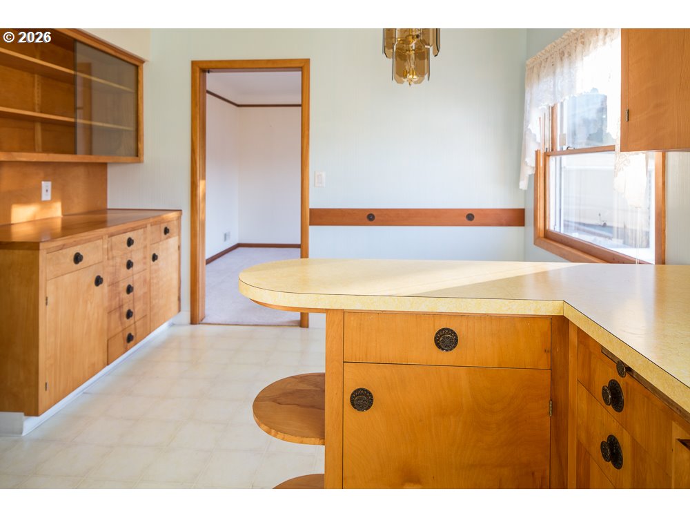 144 Southeast 85th Avenue Portland, OR 97216 - Photo 39 of 43 a bathroom with a tub sink and mirror