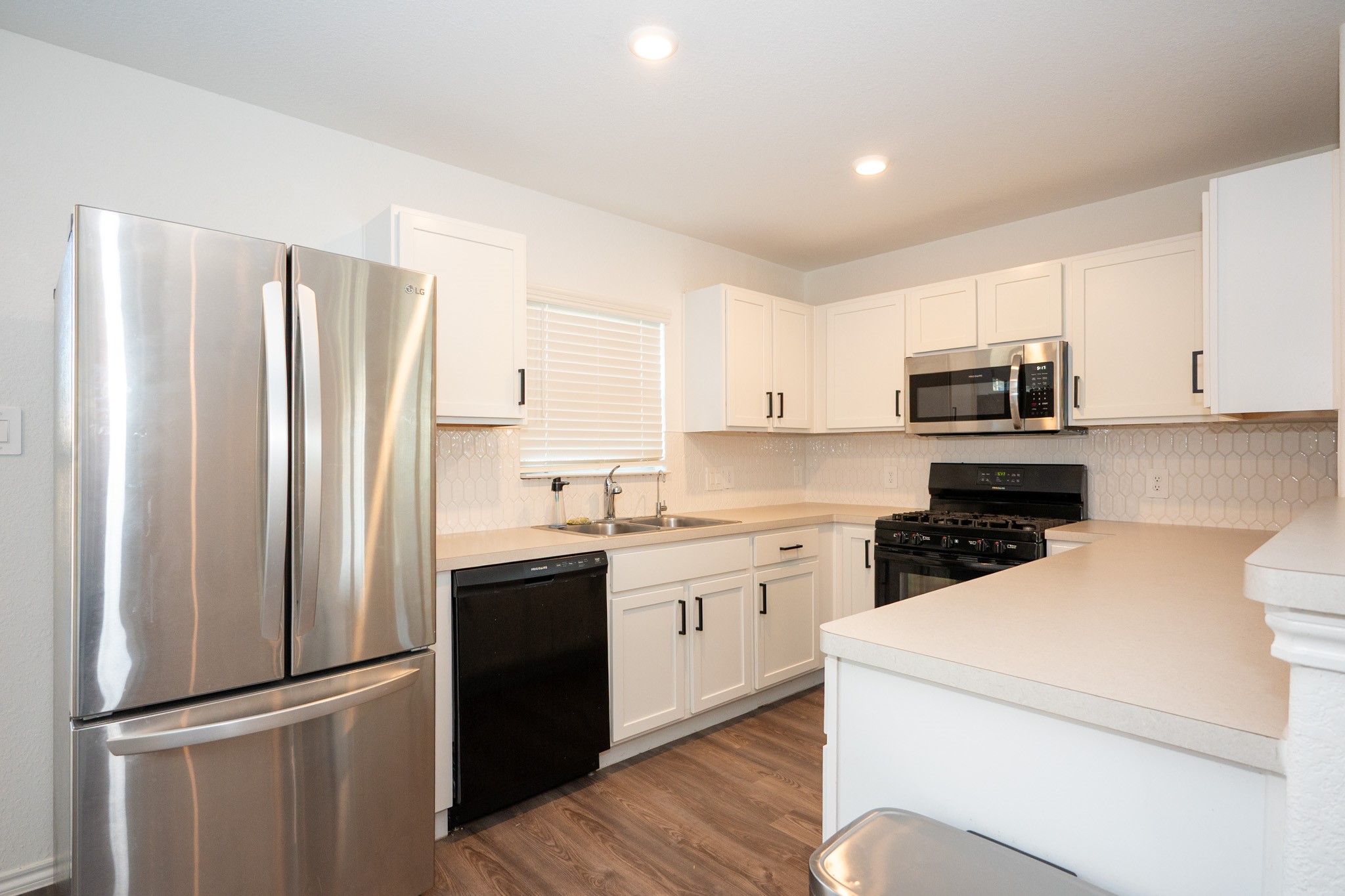 5403 Rosser Ruby Way Brookshire, TX 77423 - Photo 10 of 39 a kitchen with stainless steel appliances a refrigerator sink and microwave