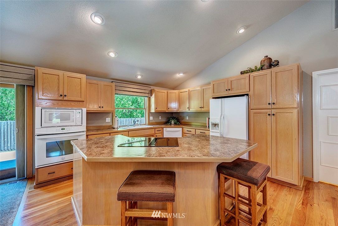4925 150th Place Southwest Edmonds, WA 98026 - Photo 5 of 19 Gallery Image 5