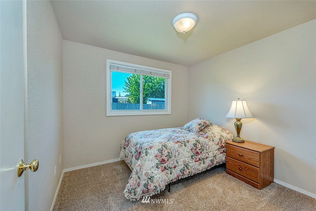 4925 150th Place Southwest Edmonds, WA 98026 - Photo 9 of 19 Gallery Image 9