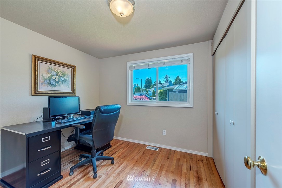 4925 150th Place Southwest Edmonds, WA 98026 - Photo 10 of 19 Gallery Image 10