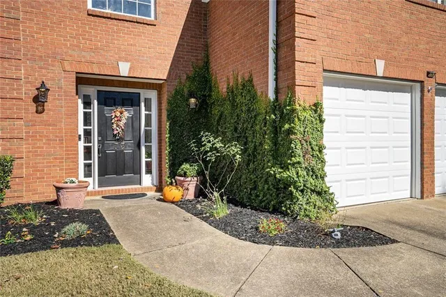 a view of a house with outdoor space