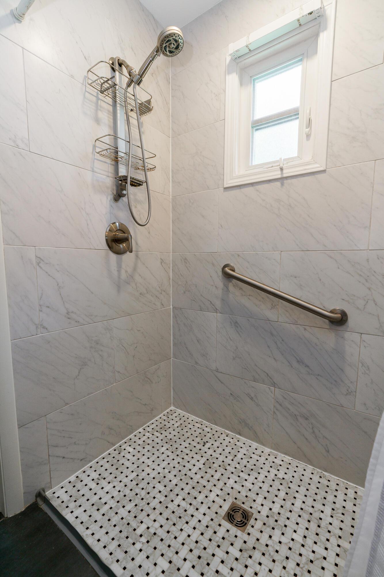 1780 Riverhill Road Columbus, OH 43221 - Photo 18 of 35 Primary bathroom