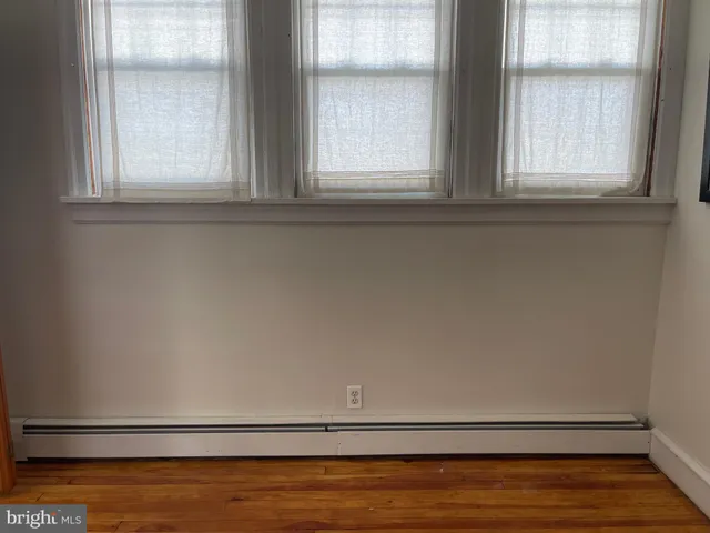 a view of empty room with window