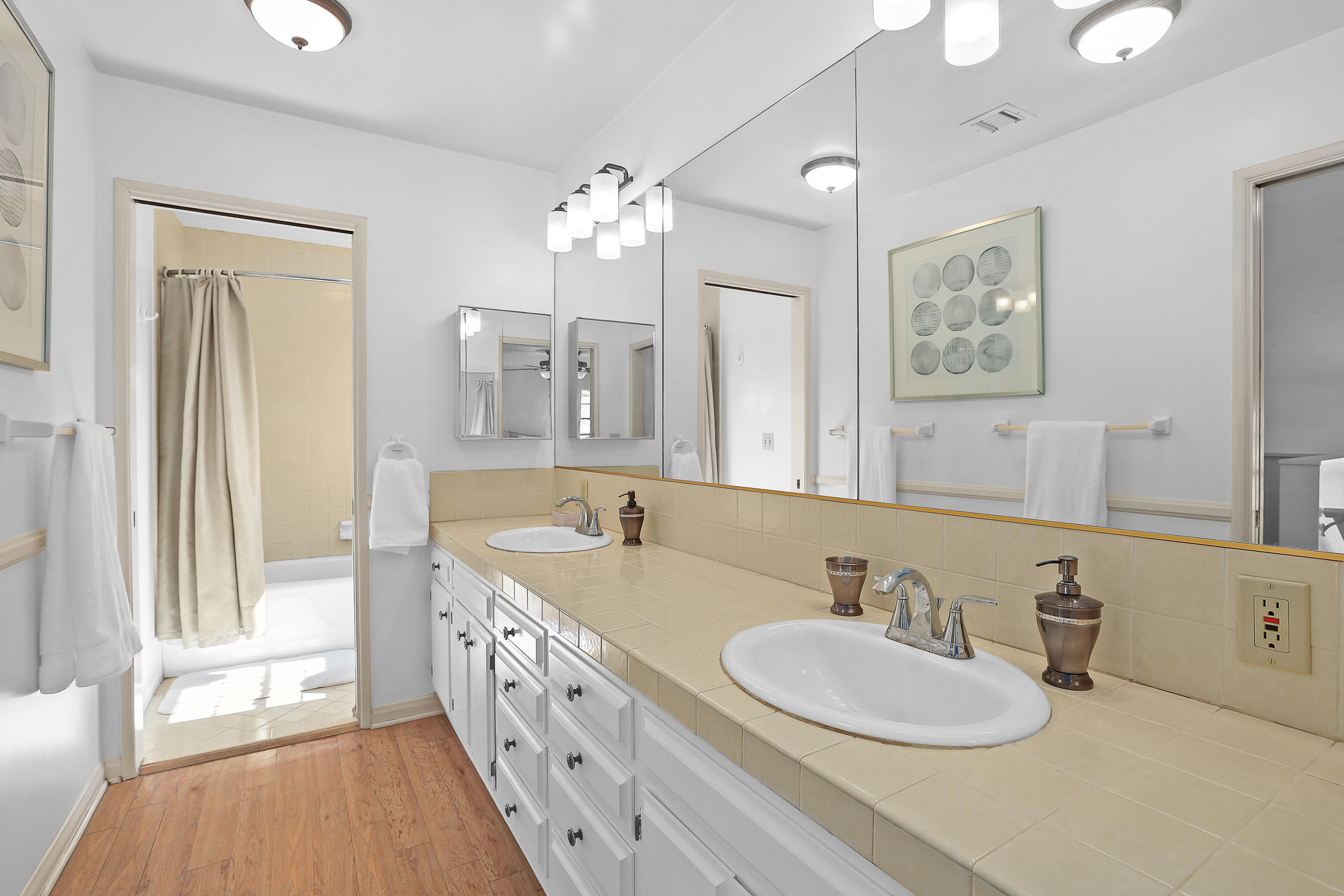 1210 Oak Cir Drive Glendale, CA 91208 - Photo 16 of 27 Print_29