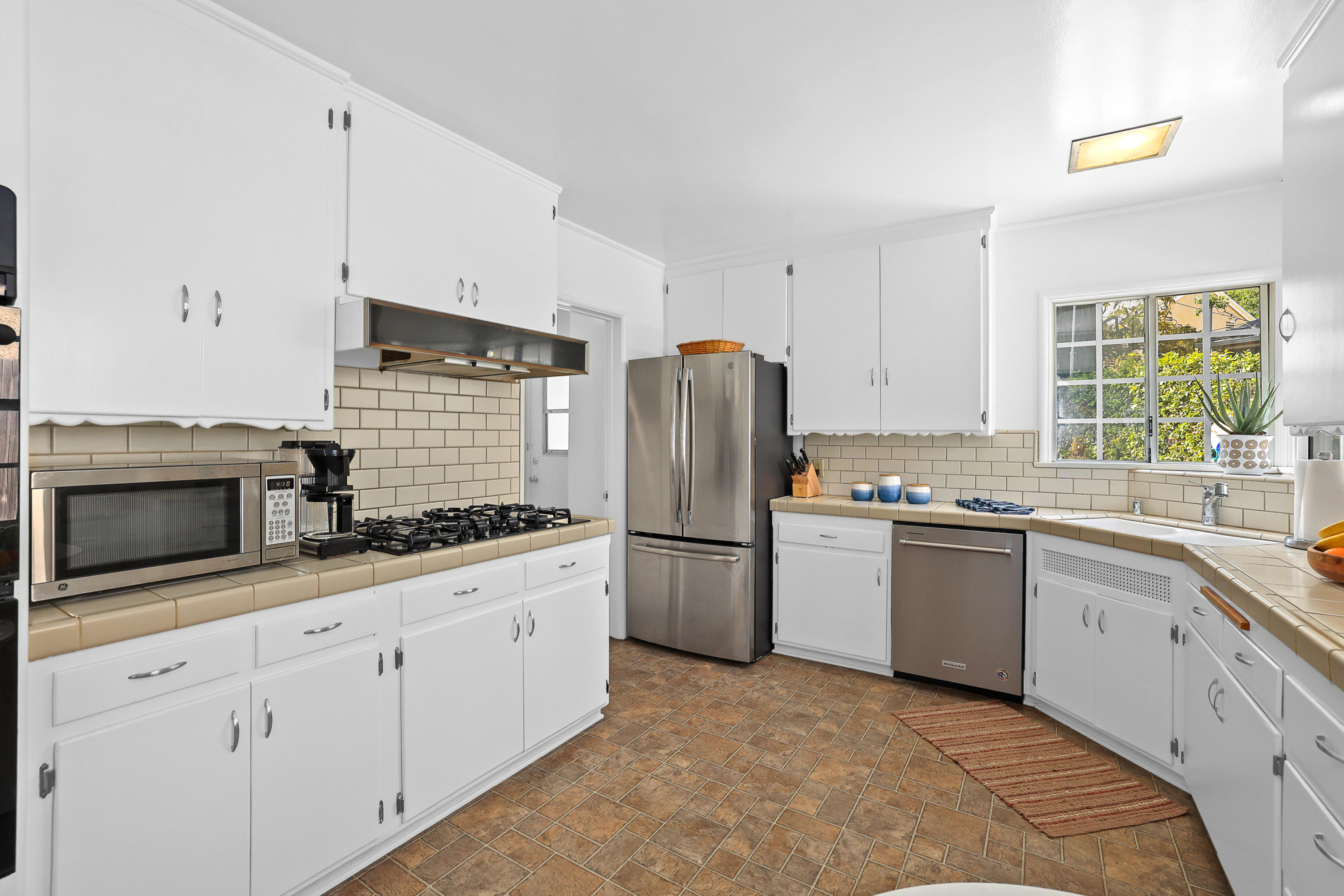 1210 Oak Cir Drive Glendale, CA 91208 - Photo 9 of 27 Print_15