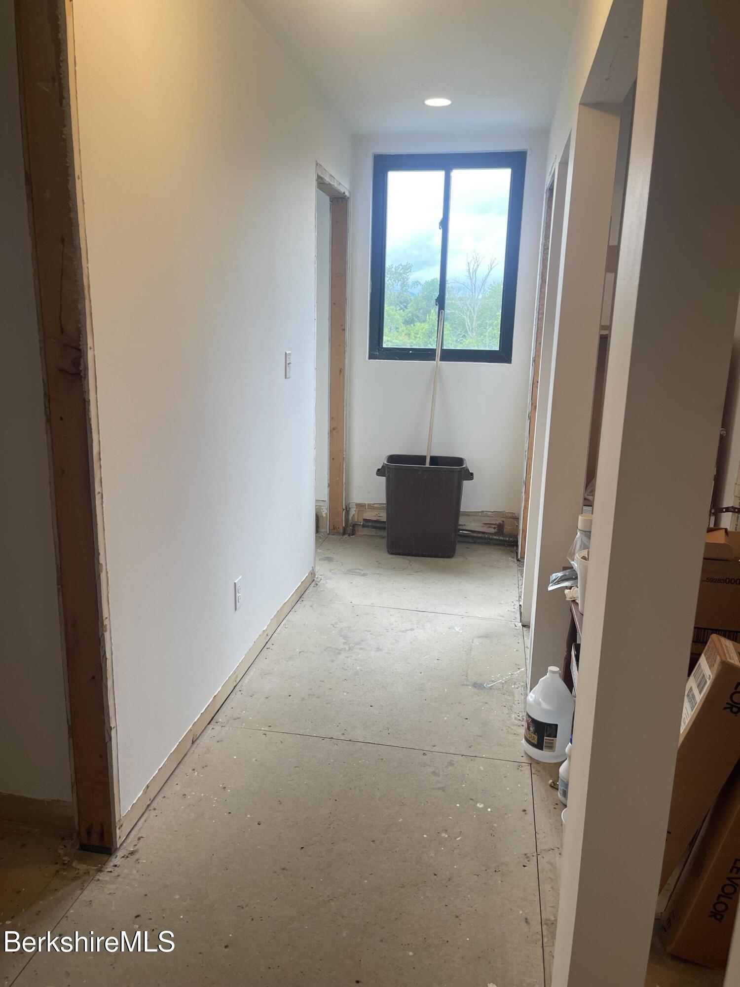 189 Stratton Road Williamstown, MA 01267 - Photo 2 of 5 J-1 Hall