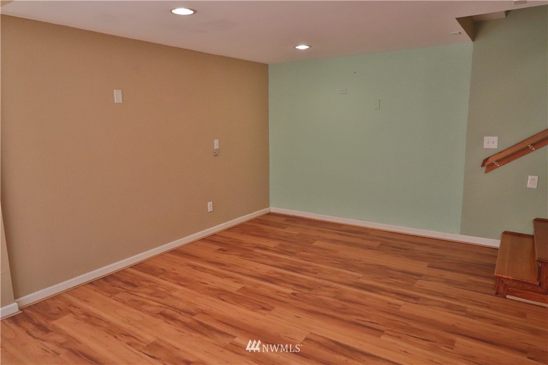 51 Quail Run Road Stevenson, WA 98648 - Photo 13 of 31 a view of empty room with wooden floor