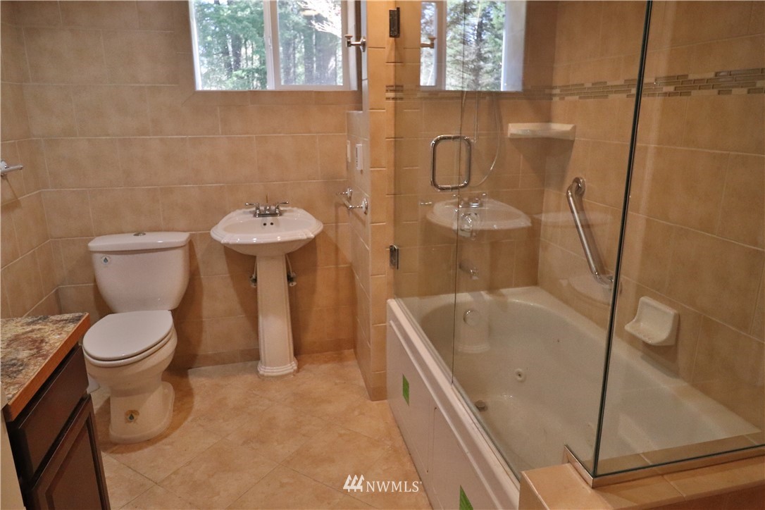 51 Quail Run Road Stevenson, WA 98648 - Photo 15 of 31 a bathroom with a sink and a toilet