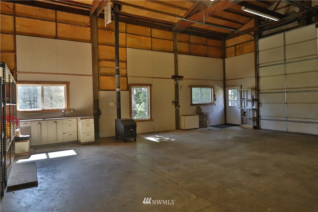 51 Quail Run Road Stevenson, WA 98648 - Photo 25 of 31 a view of a livingroom with furniture and windows