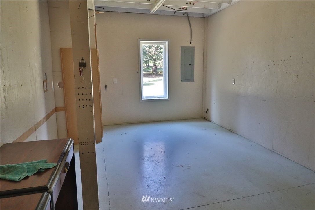 51 Quail Run Road Stevenson, WA 98648 - Photo 30 of 31 a view of an empty room with a window