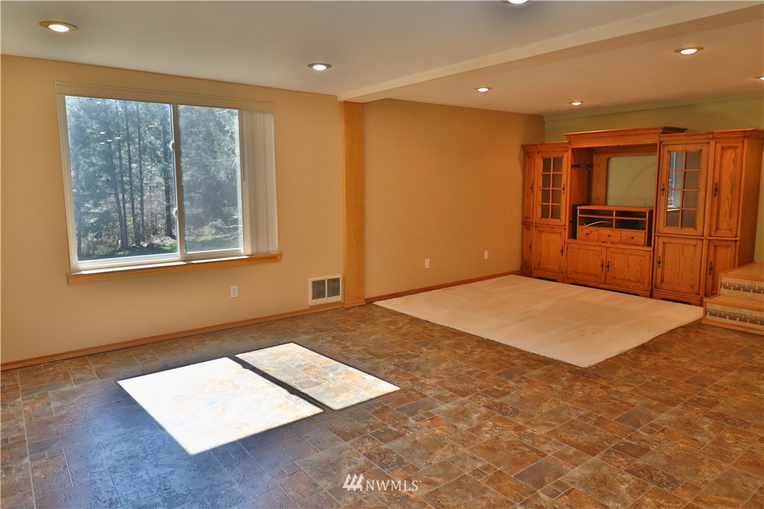 51 Quail Run Road Stevenson, WA 98648 - Photo 6 of 31 a view of livingroom with furniture